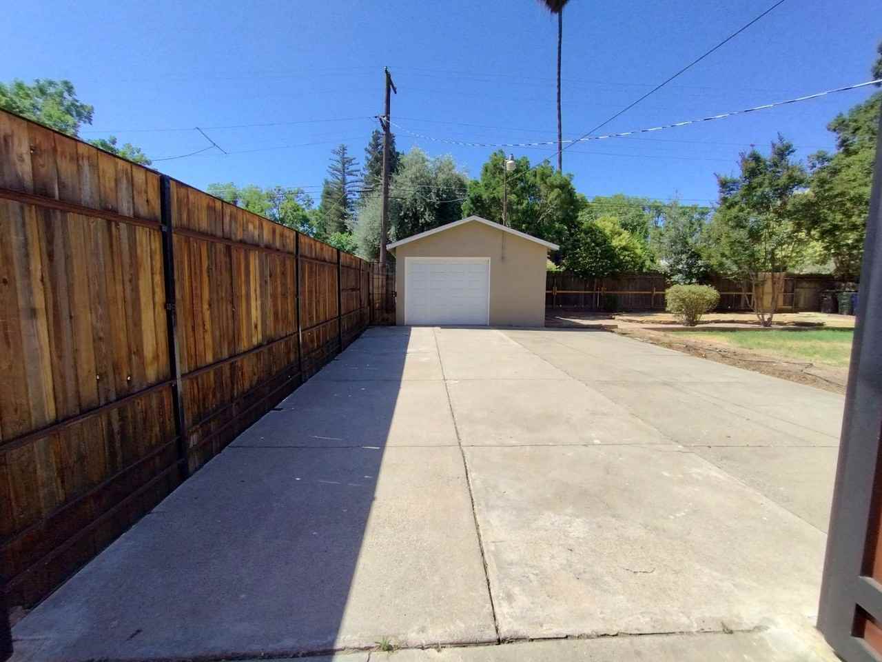 1412 Del Mar Ave - Photo 2 of 18