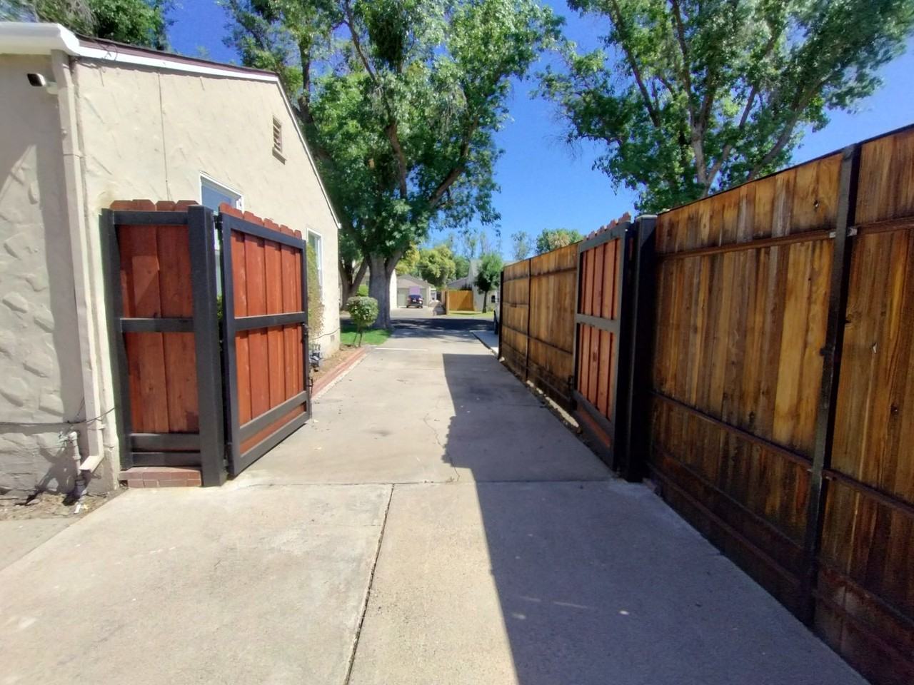 1412 Del Mar Ave - Photo 3 of 18