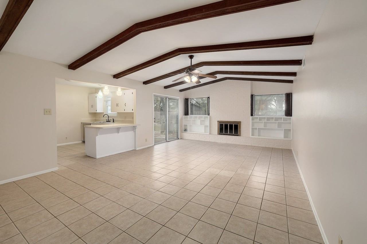 8408 Tecumseh Dr - Photo 3 of 26