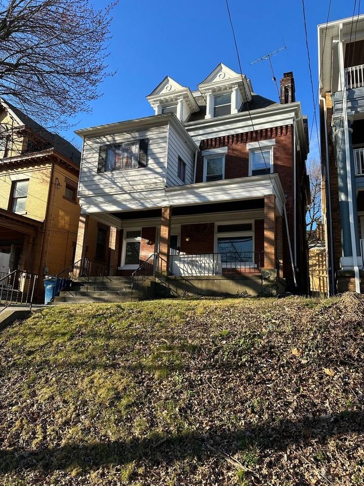 201 Lincoln Avenue - Photo 4 of 31