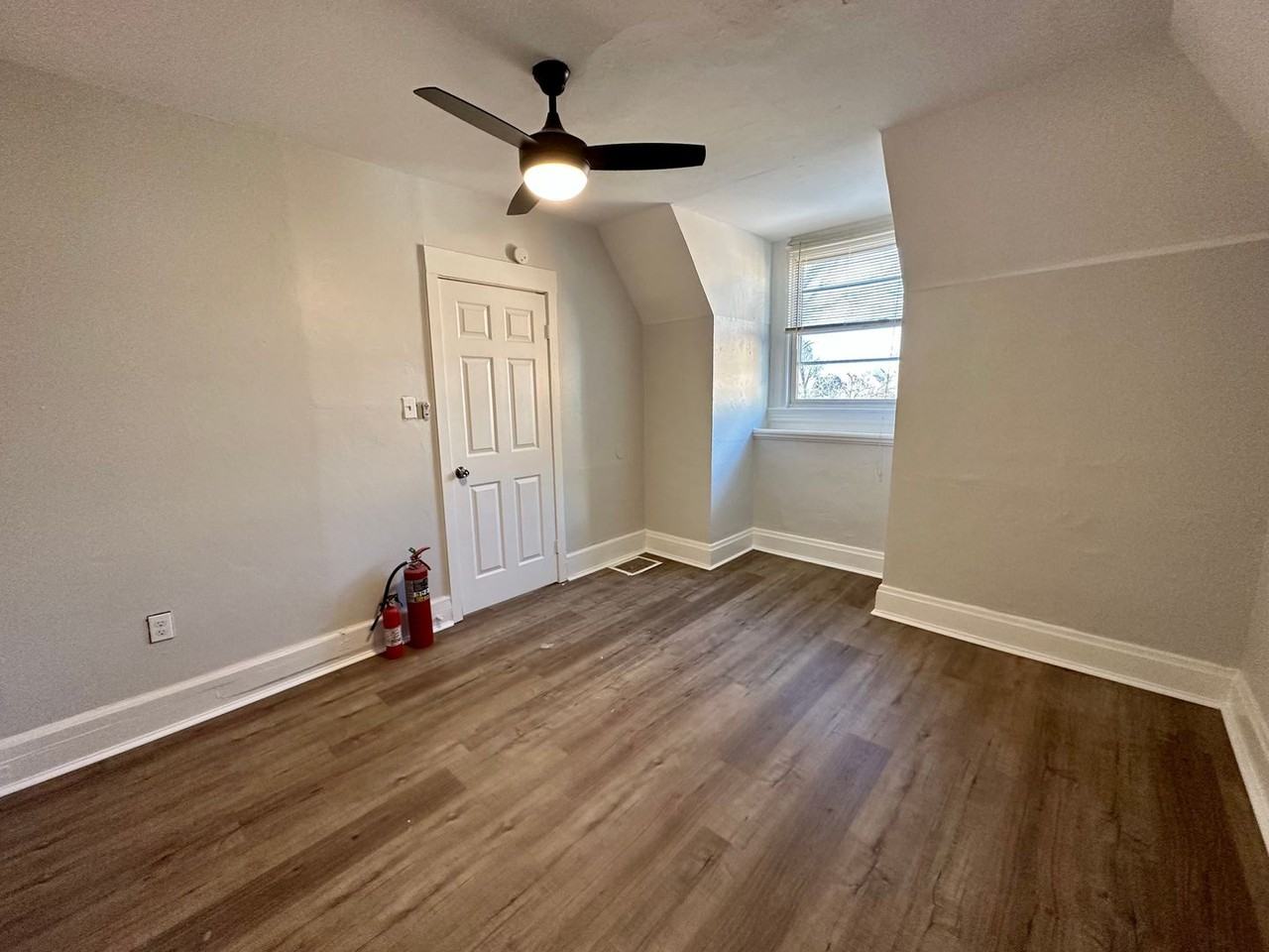 201 Lincoln Avenue - Photo 5 of 31