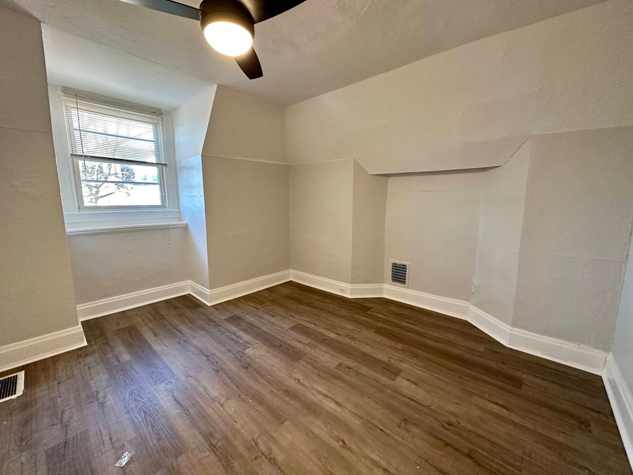 201 Lincoln Avenue - Photo 7 of 31