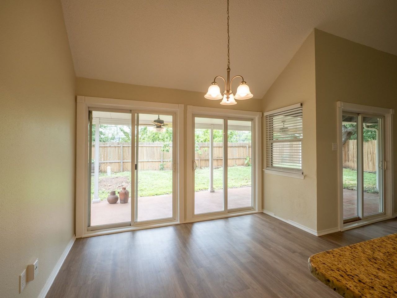 6307 Avery Island Ave - Photo 7 of 23