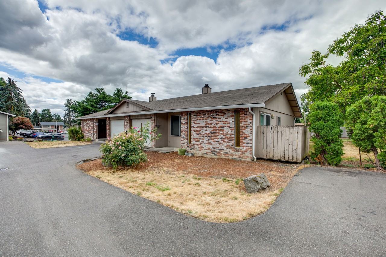 NE34 Duplexes - Photo 2 of 22