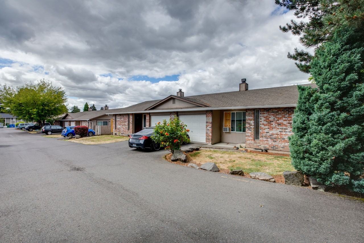 NE34 Duplexes - Photo 4 of 22