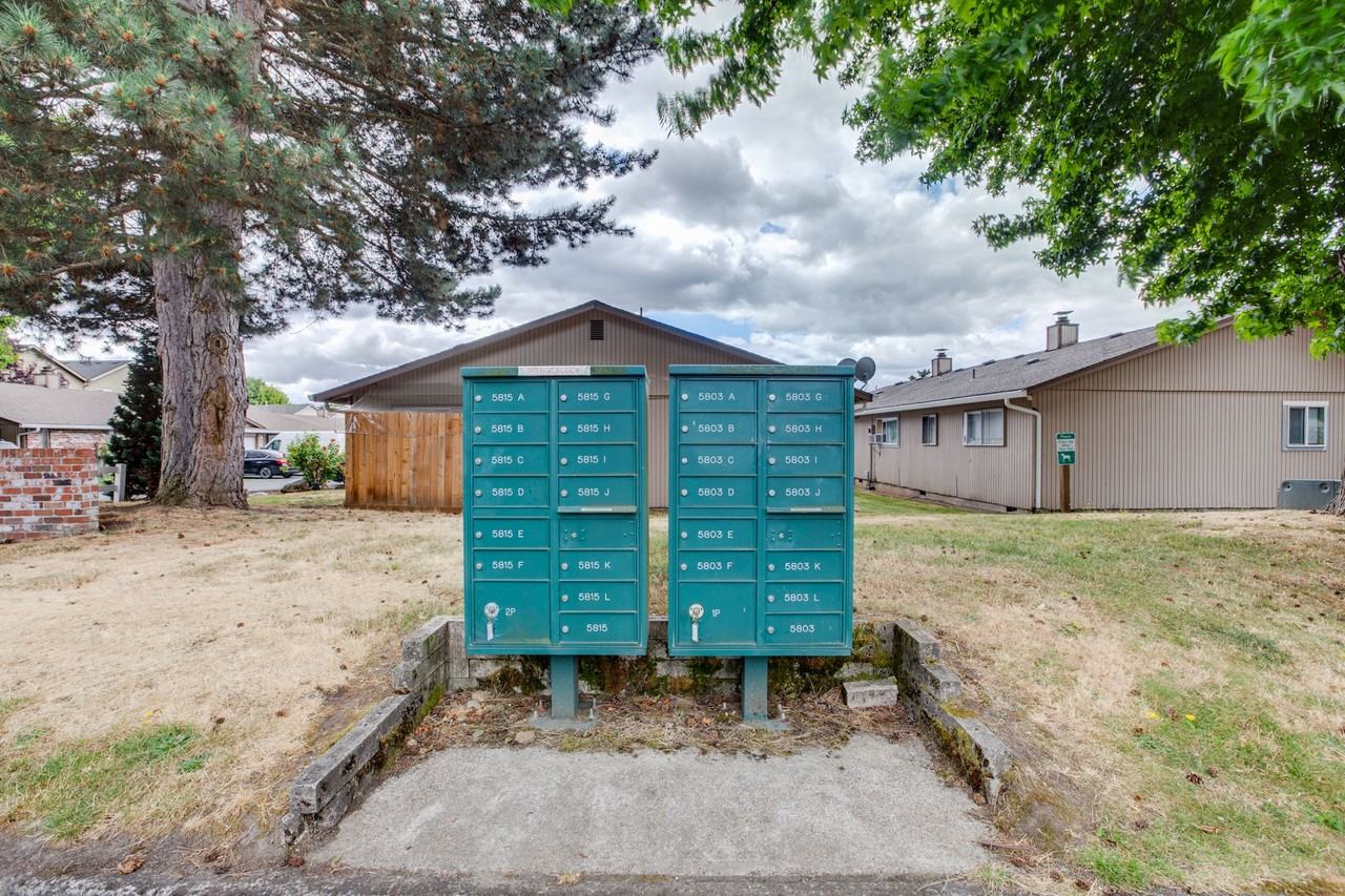 NE34 Duplexes - Photo 6 of 22