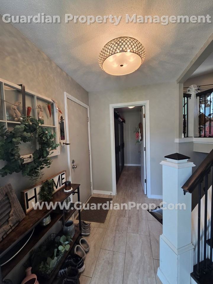 2305 Woodbridge Cir - Photo 2 of 20