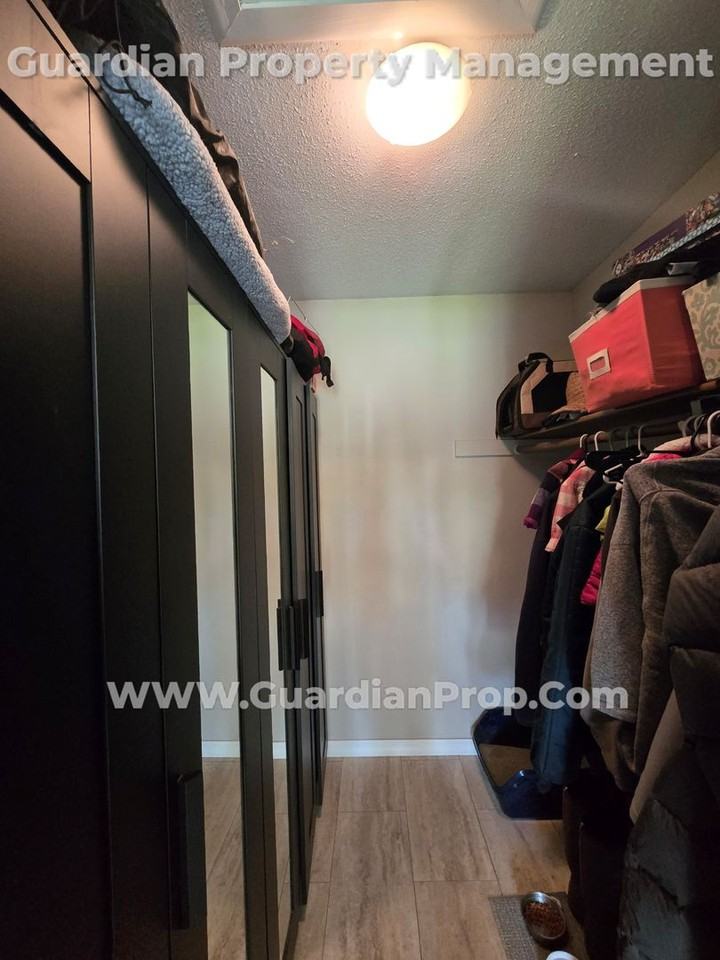 2305 Woodbridge Cir - Photo 3 of 20