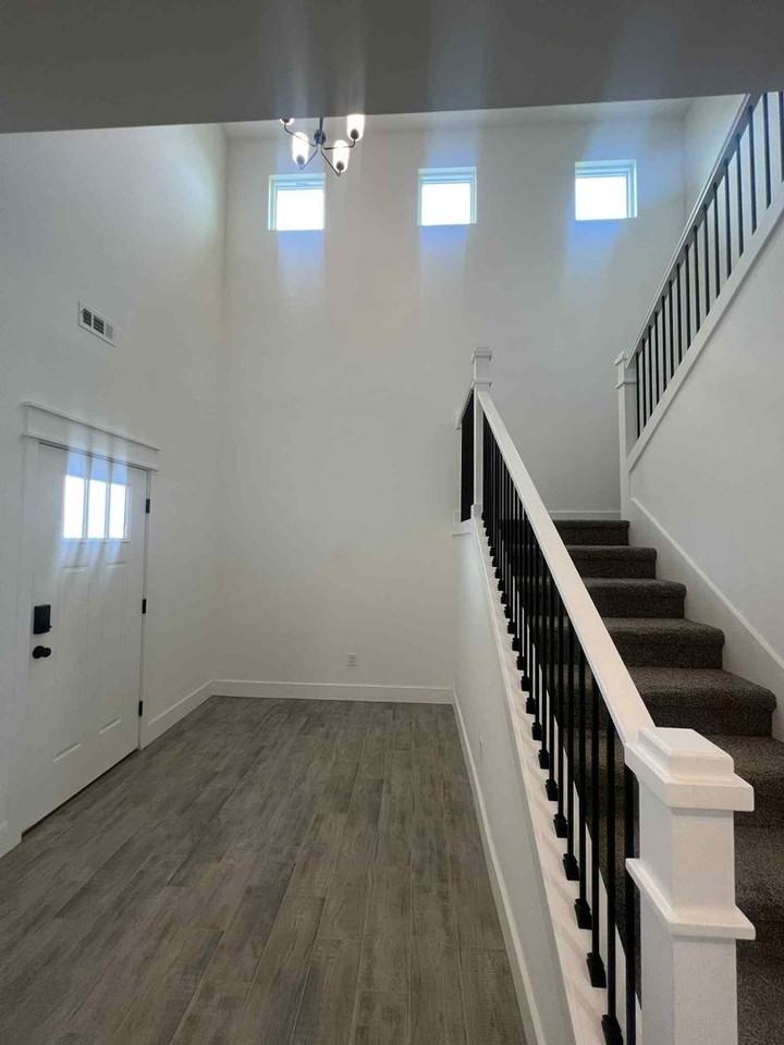 1601 E White Oak Dr - Photo 3 of 25