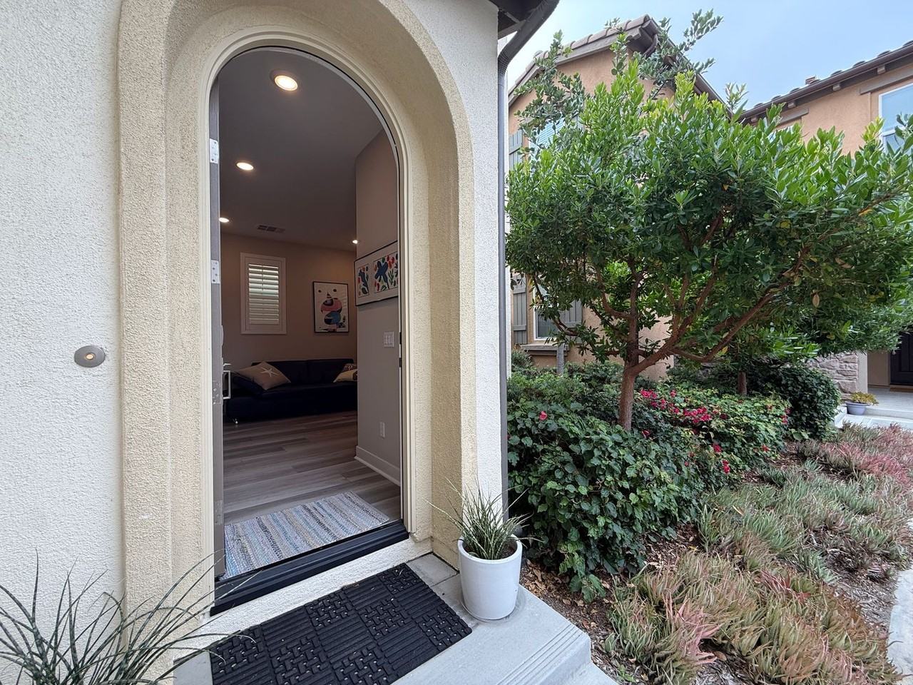 1734 Artemisia Ct - Photo 3 of 22