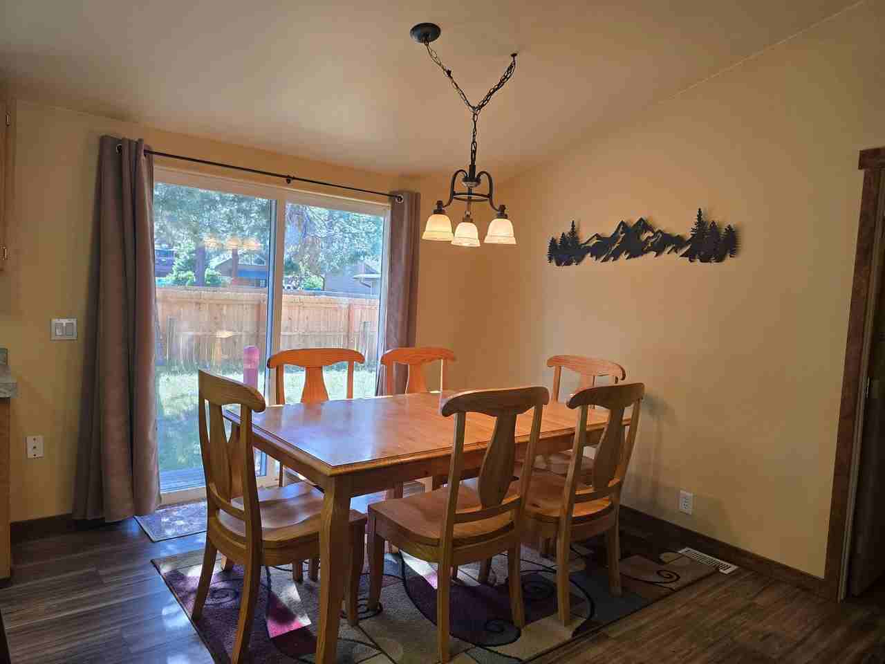 634 S Oak St - Photo 3 of 14