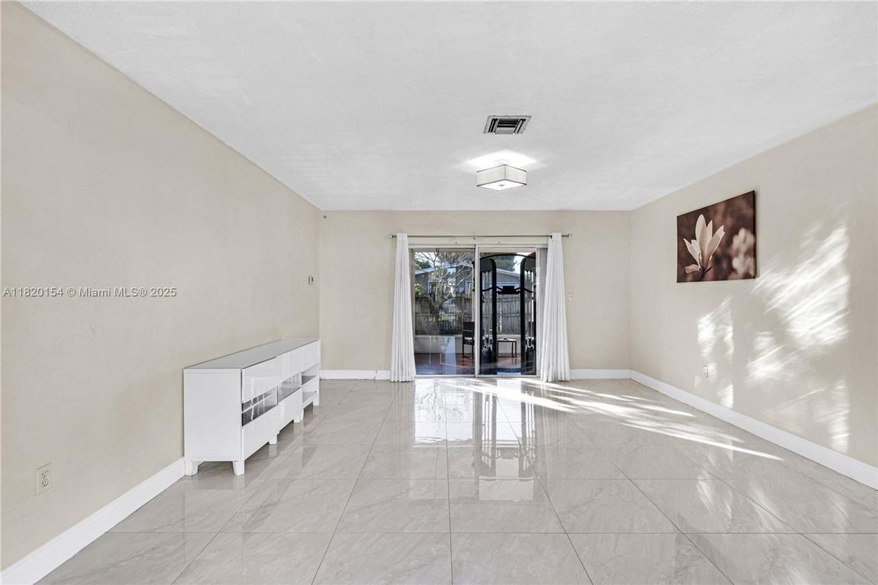 8430 Nw 15th Ct - Photo 3 of 18