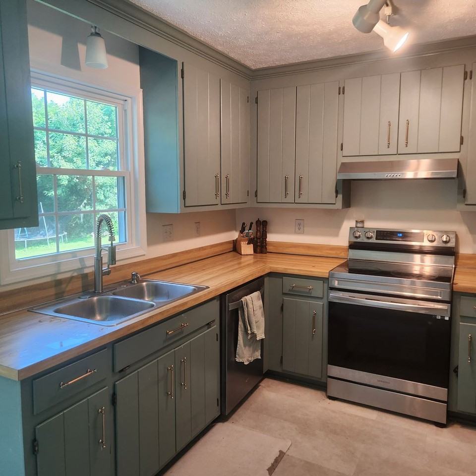 100 Wilson Dr - Photo 2 of 14