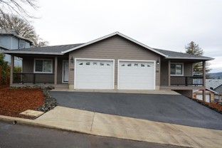 524 524 & 526 NE Clover - Photo 1 of 1