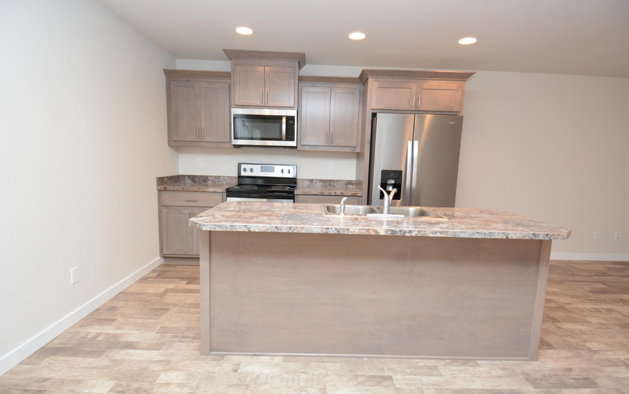 524 524 & 526 NE Clover - Photo 4 of 6