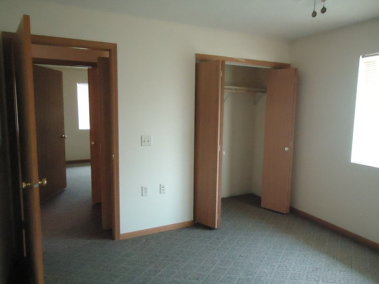 1066 East 20th Street - Photo 4 of 4