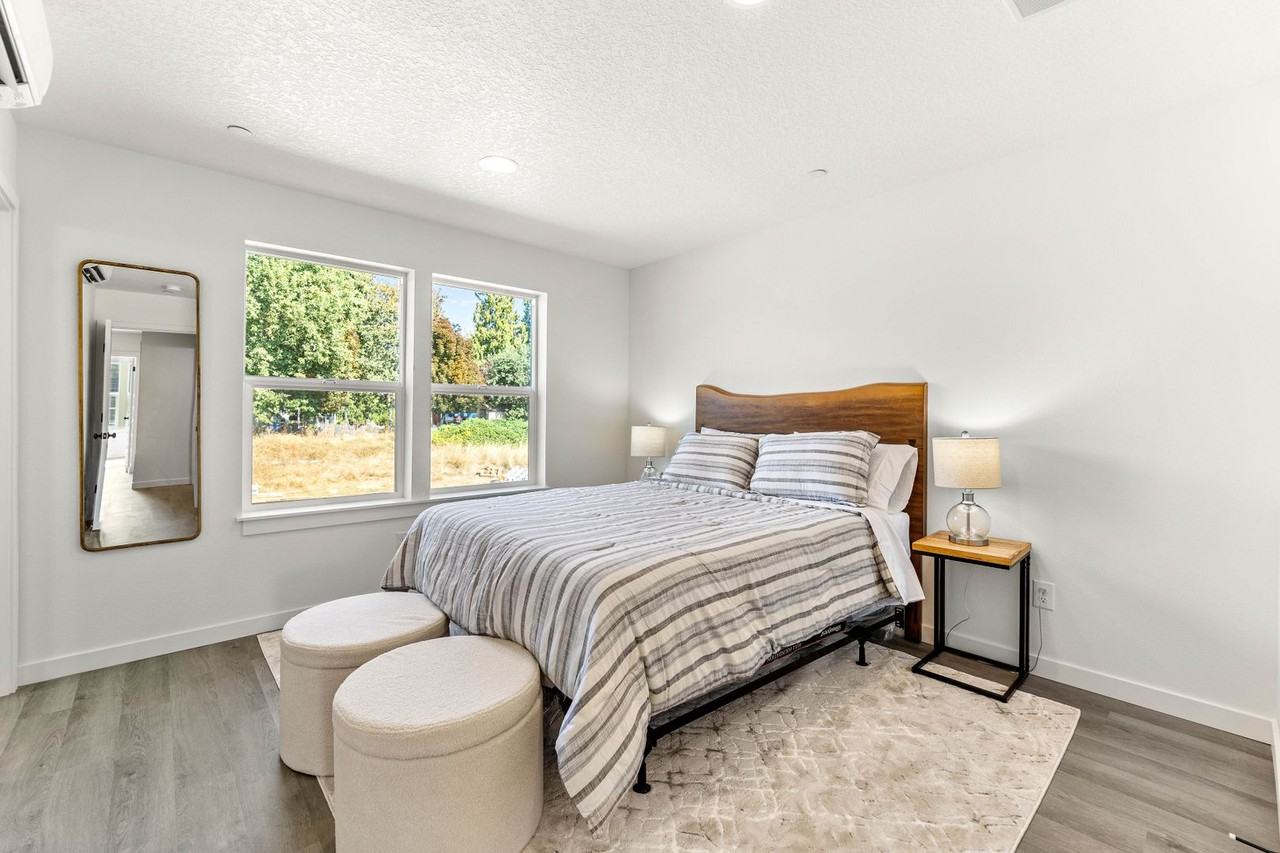 13735 Ne 30th Ave - Photo 2 of 15