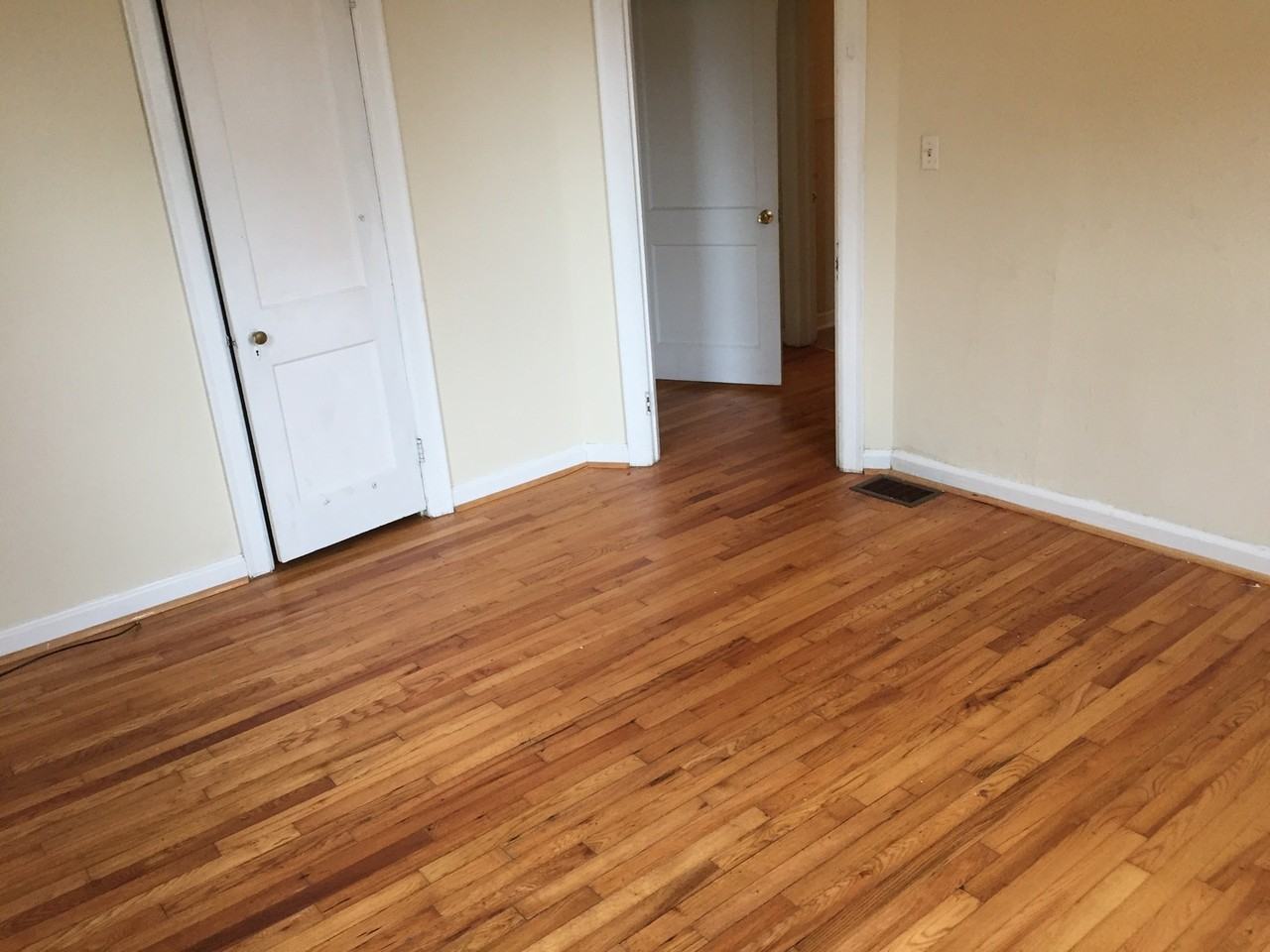 124 Monroe St - Photo 5 of 11