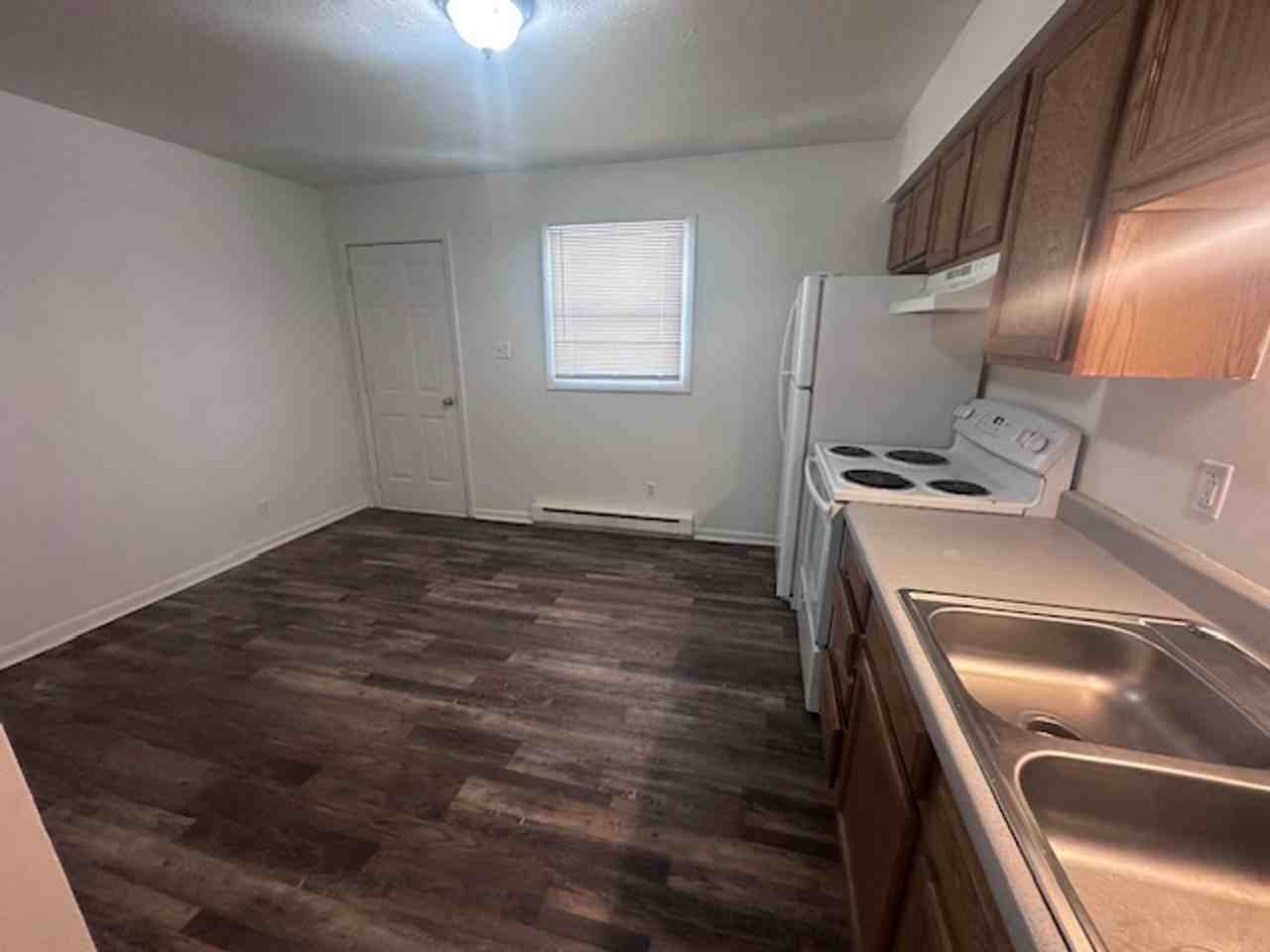 Fountaintown Apt - Photo 3 of 10