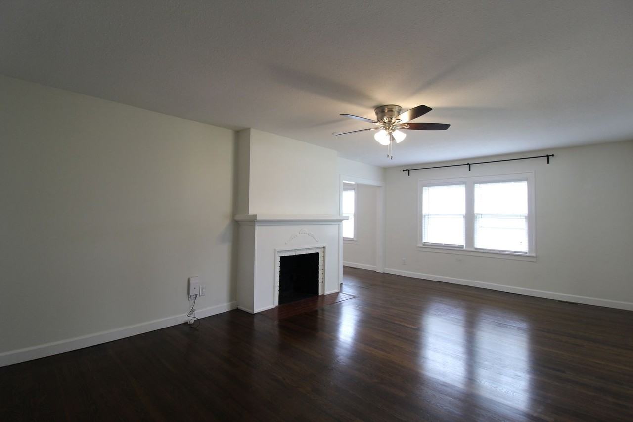 220 W 51st Ter #A - Photo 2 of 13