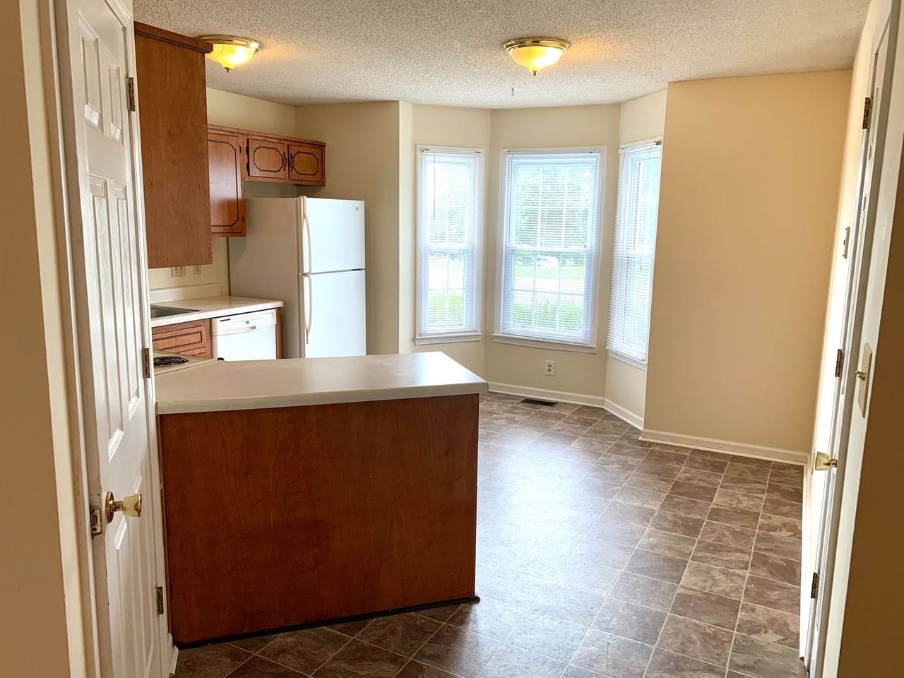 268 Moncrest Dr - Photo 2 of 17