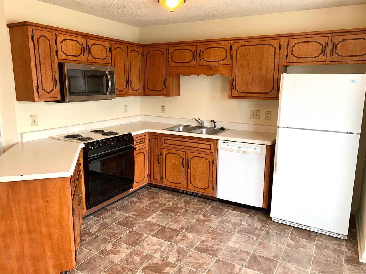 268 Moncrest Dr - Photo 4 of 17