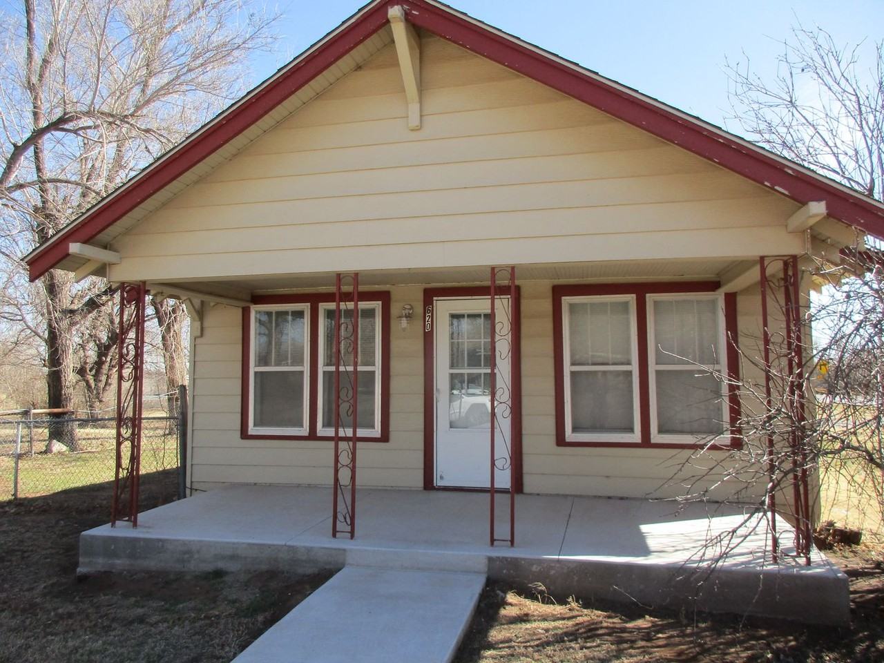 620 W Rainey Ave - Photo 2 of 23