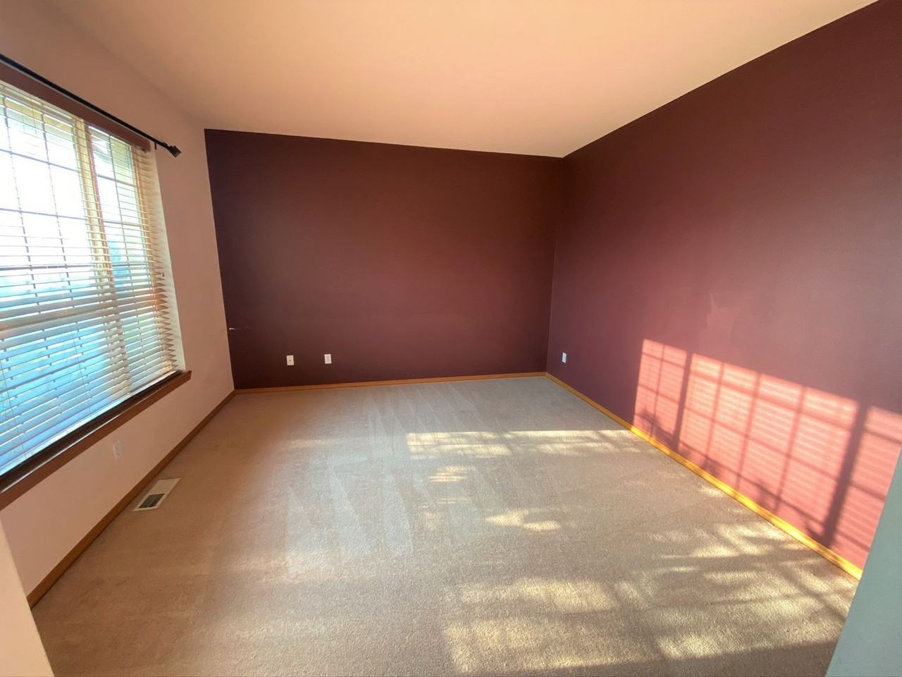 2405 N Lilac Way - Photo 6 of 36