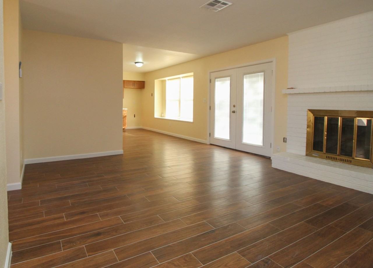 1808 Dean Martin Dr - Photo 3 of 20