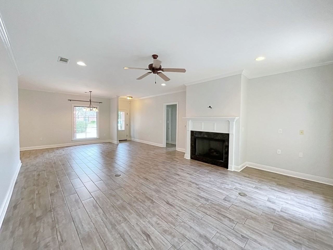 10136 Springtree Ave - Photo 2 of 17