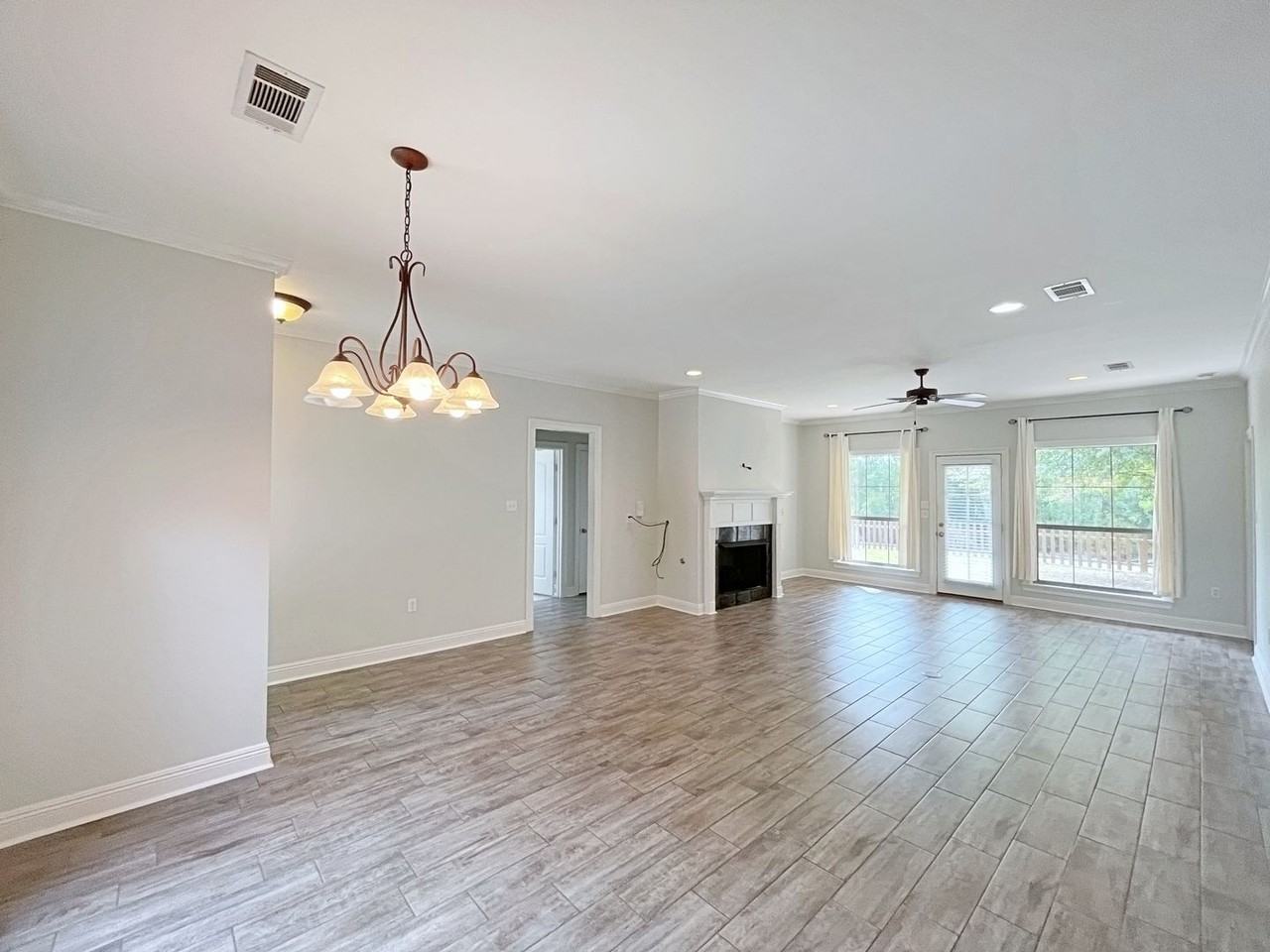 10136 Springtree Ave - Photo 3 of 17