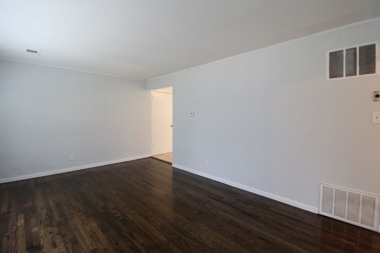 7729 Conser St - Photo 2 of 12