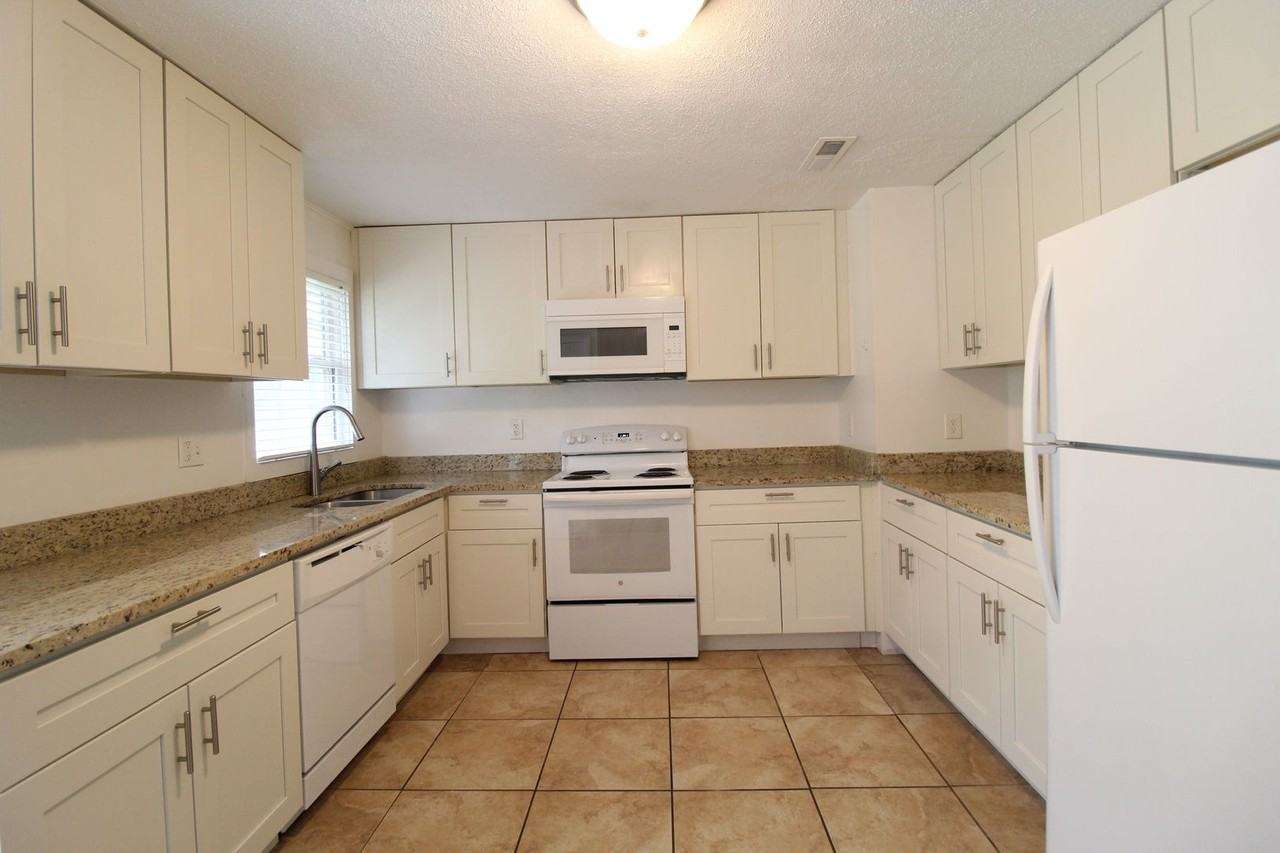 7729 Conser St - Photo 3 of 12