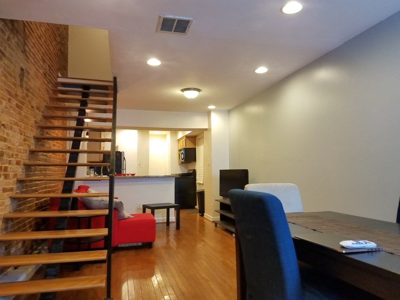 2216 Portugal St - Photo 4 of 15