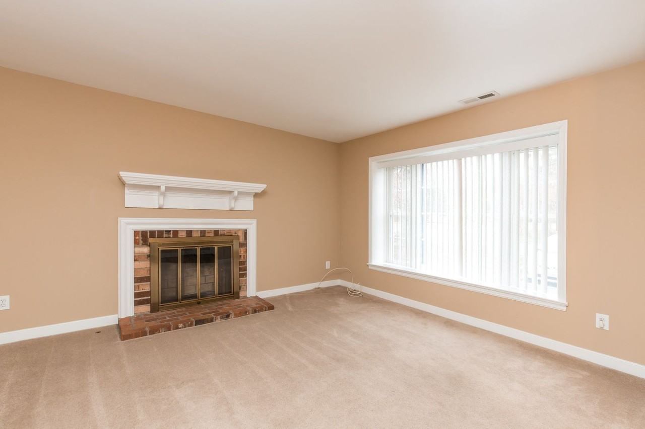 2216 Ashcreek Dr - Photo 2 of 14