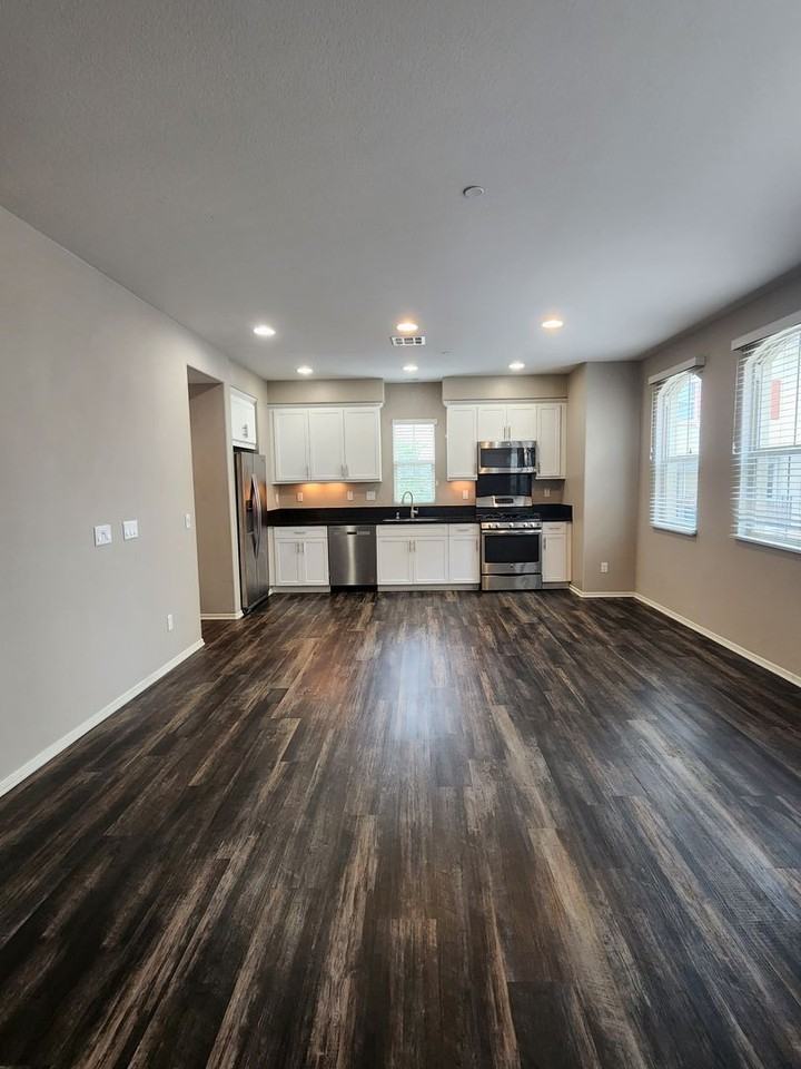 5059 Juneberry Ct - Photo 3 of 32