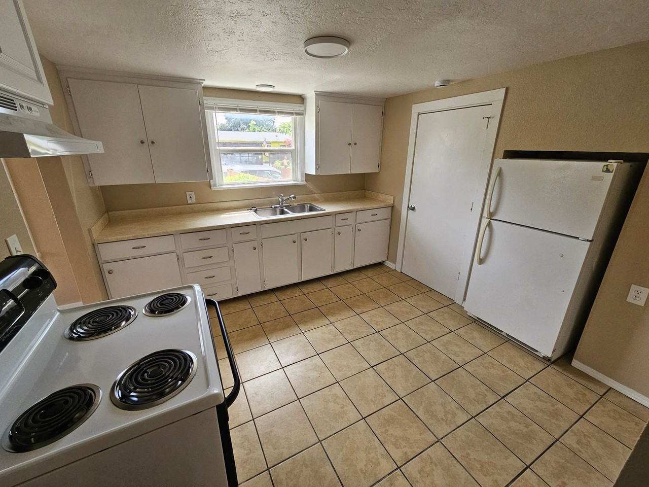 499 17th St Se - Photo 4 of 16