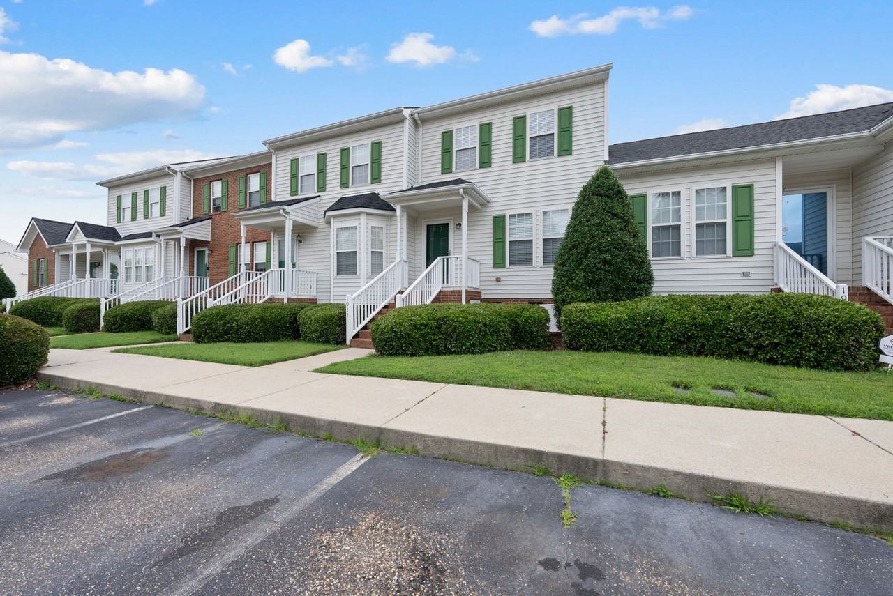 1917 Stroll Cir - Photo 4 of 25