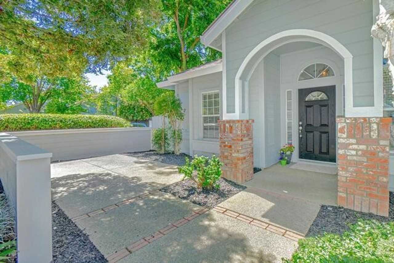 1651 Valdora St - Photo 2 of 16