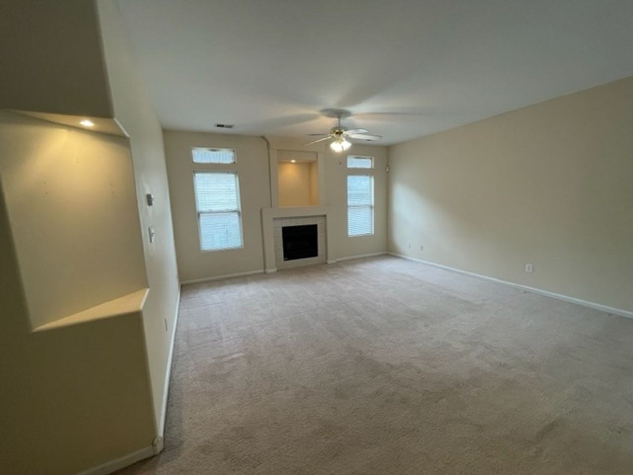 2741 Jacquelyn Ln - Photo 2 of 11