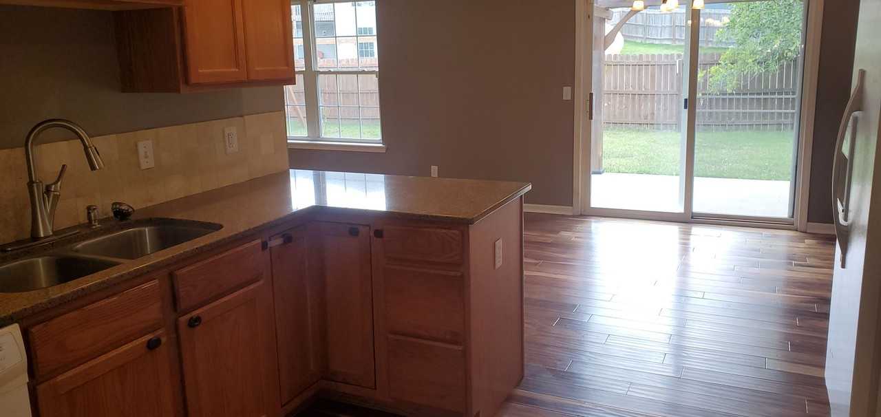 315 Bay Pointe Ln - Photo 6 of 16