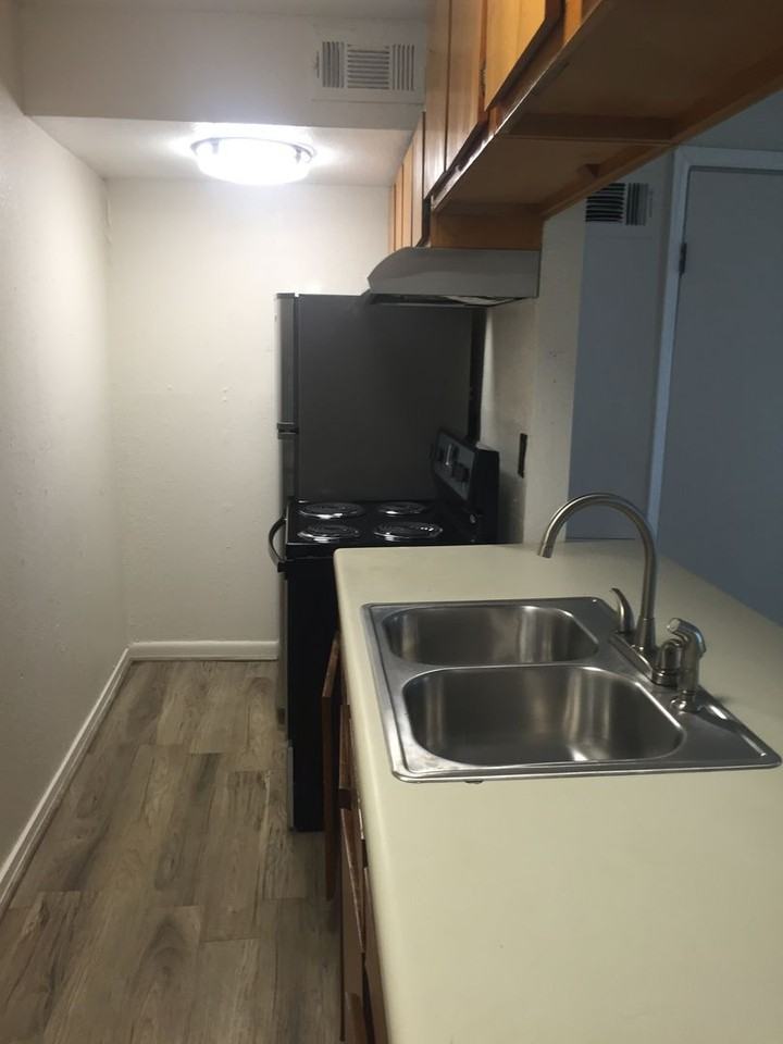 Autumn Oak Townhouses - Photo 5 of 10