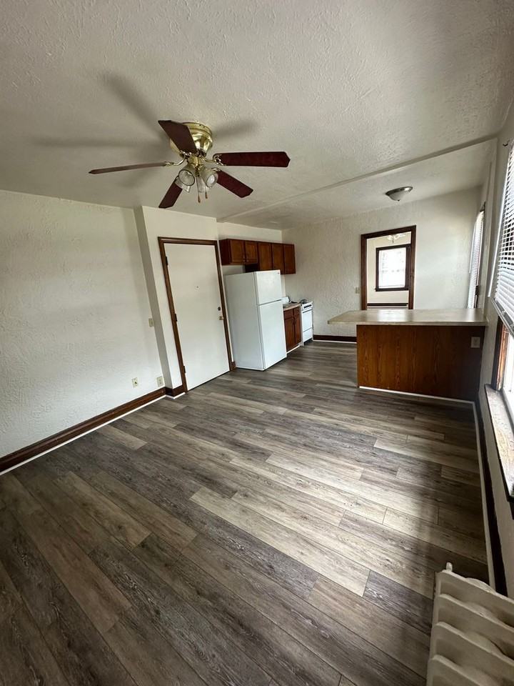 260 West 9th - Photo 2 of 10