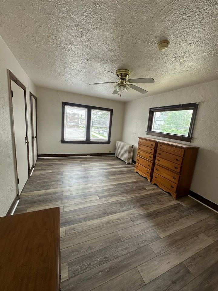 260 West 9th - Photo 5 of 10