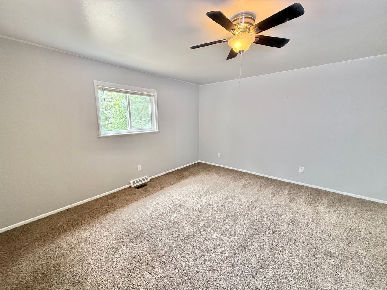 1523 Palmer Ave - Photo 5 of 15