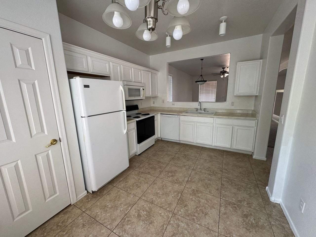 3652 E Bruce Ave - Photo 3 of 23