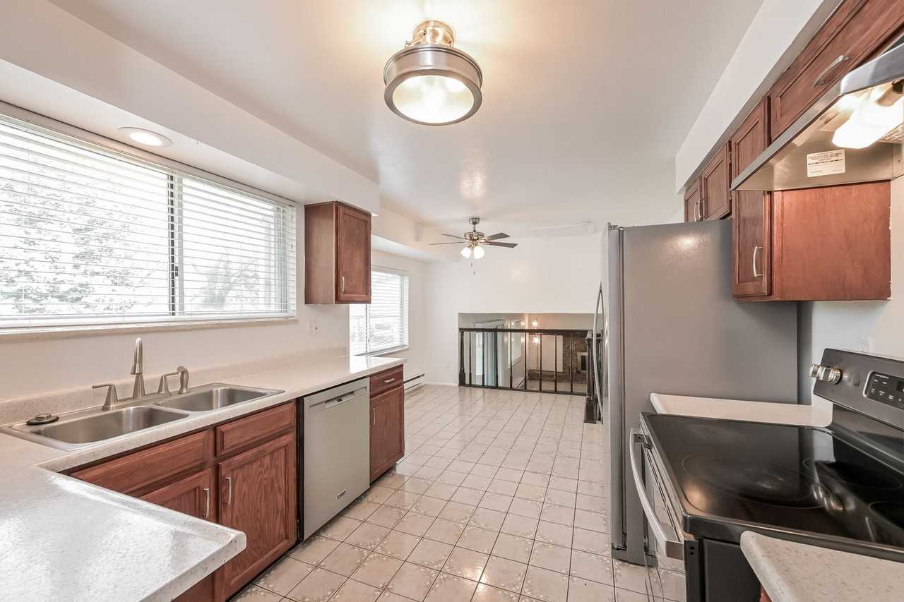 2272 S Dearborn St - Photo 3 of 27