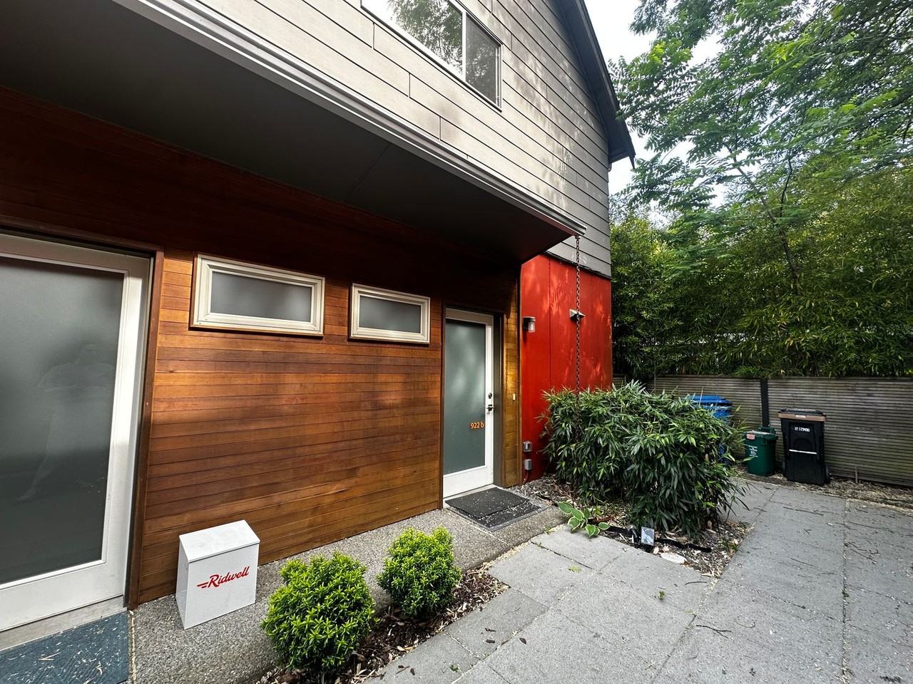 922 26th Ave S #B - Photo 2 of 29