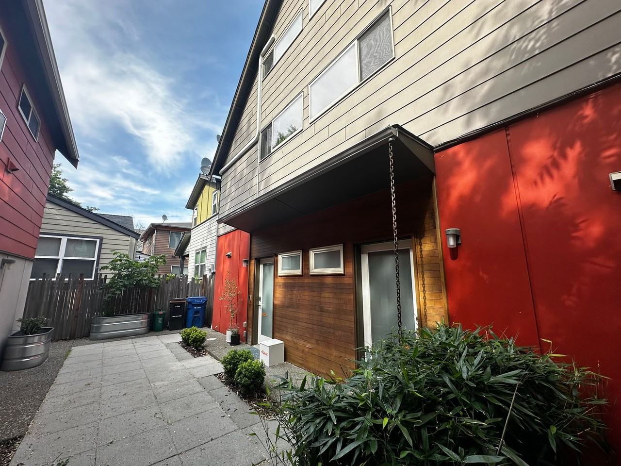 922 26th Ave S #B - Photo 3 of 29