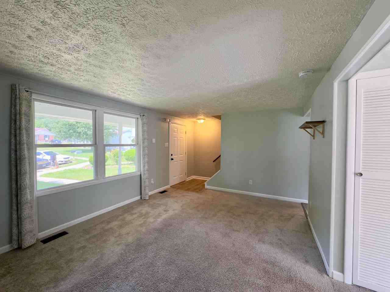 10 Knaves Ct - Photo 2 of 24